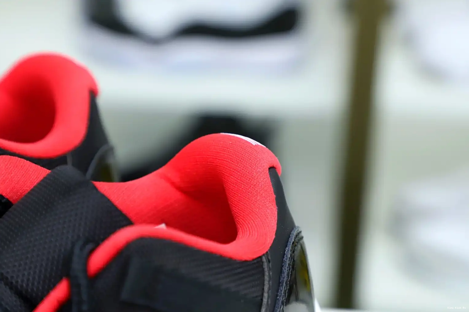 Kimikick 11 LOW JORDAN BRED RETRO AIR 0811